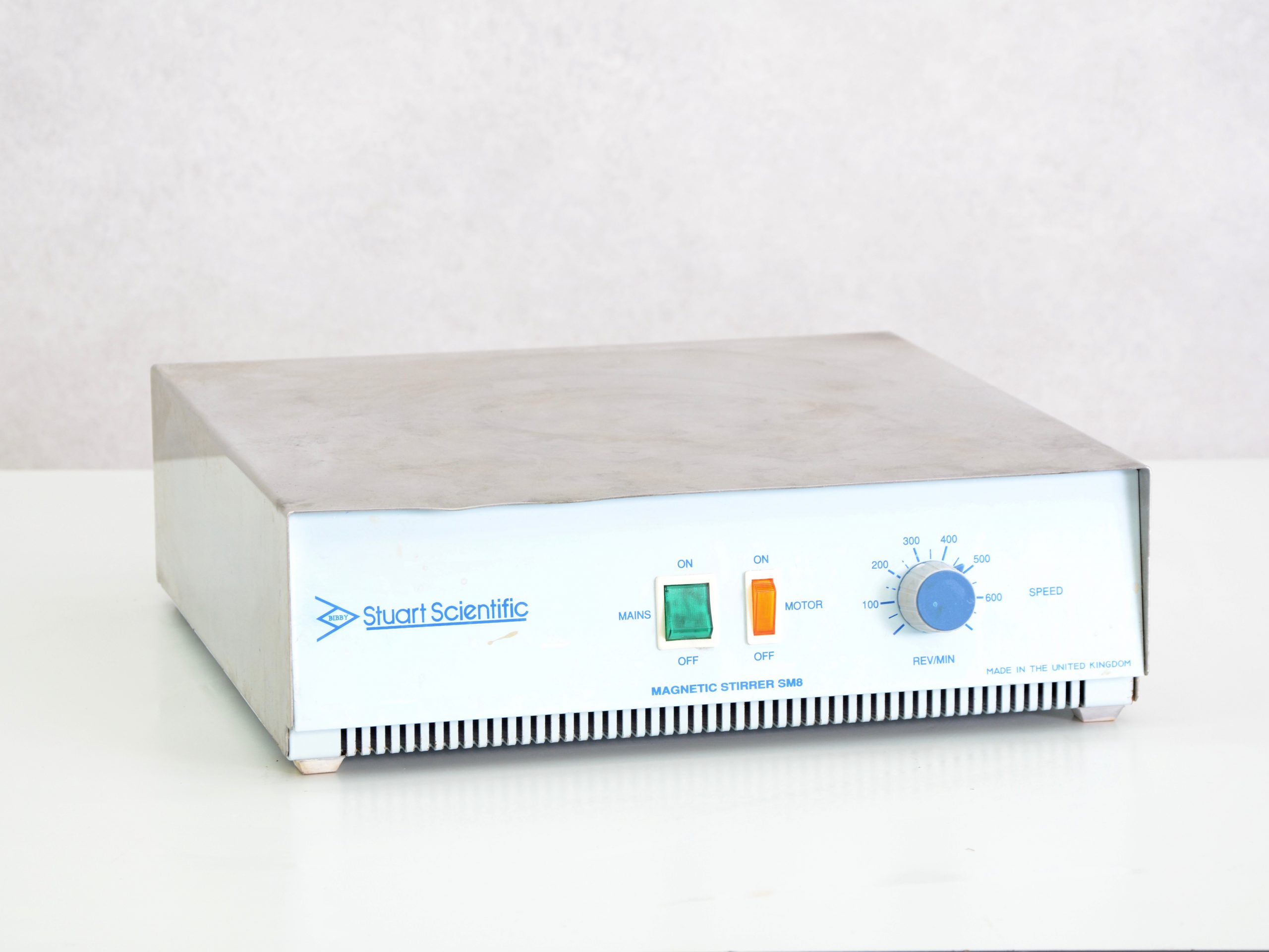 5654 Stuart Scientific SM8 Magneetroerder - 01