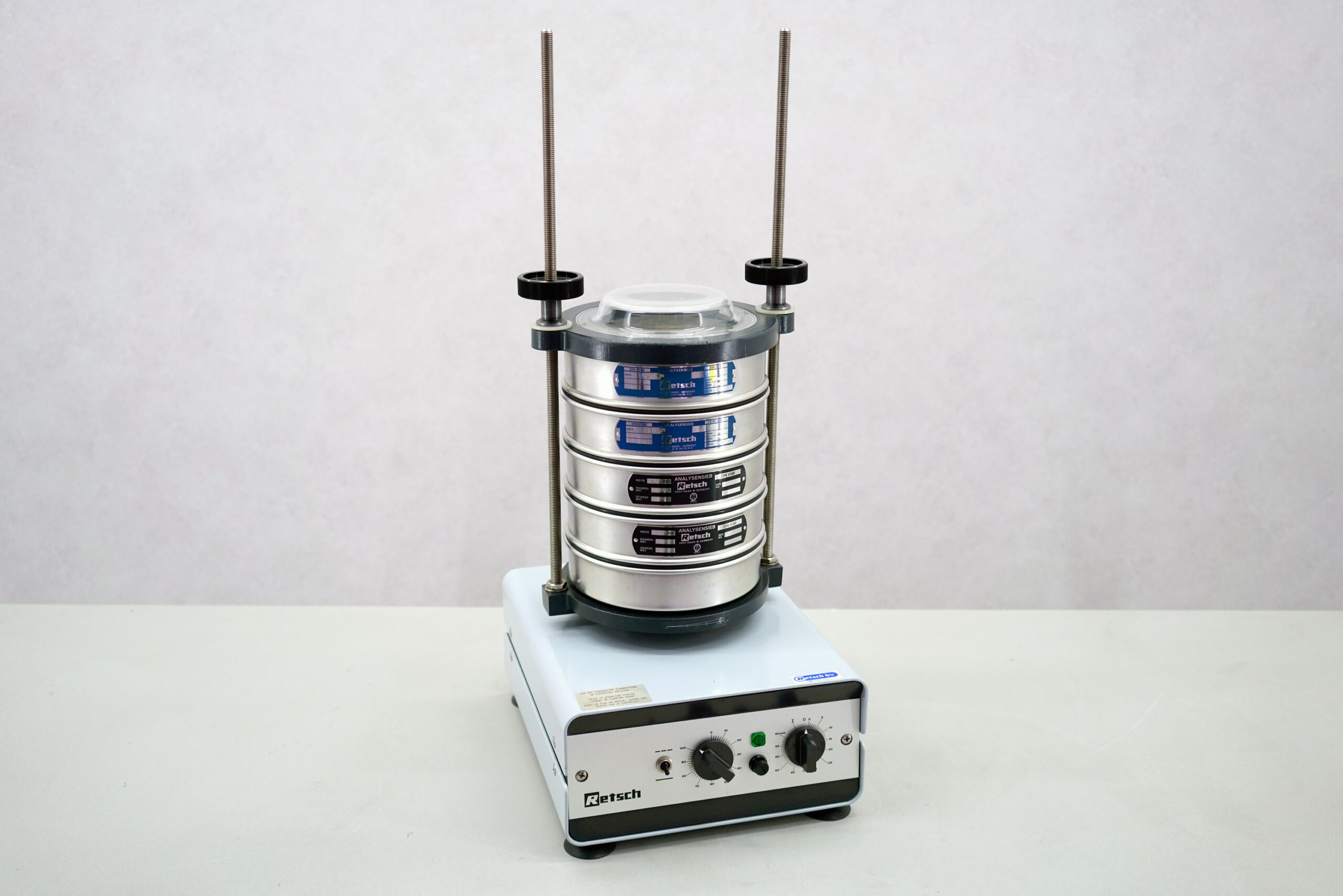 6088 Retsch Vibro zeefmachine 01